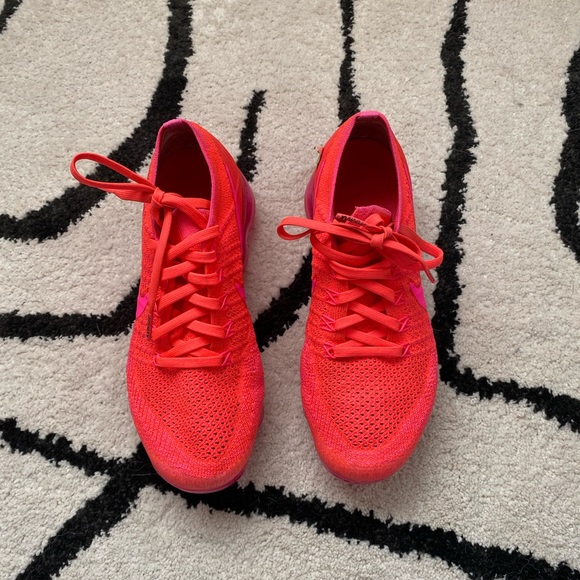 Nike Women’s Vapor Max Running Shoes - Picture 3 of 5